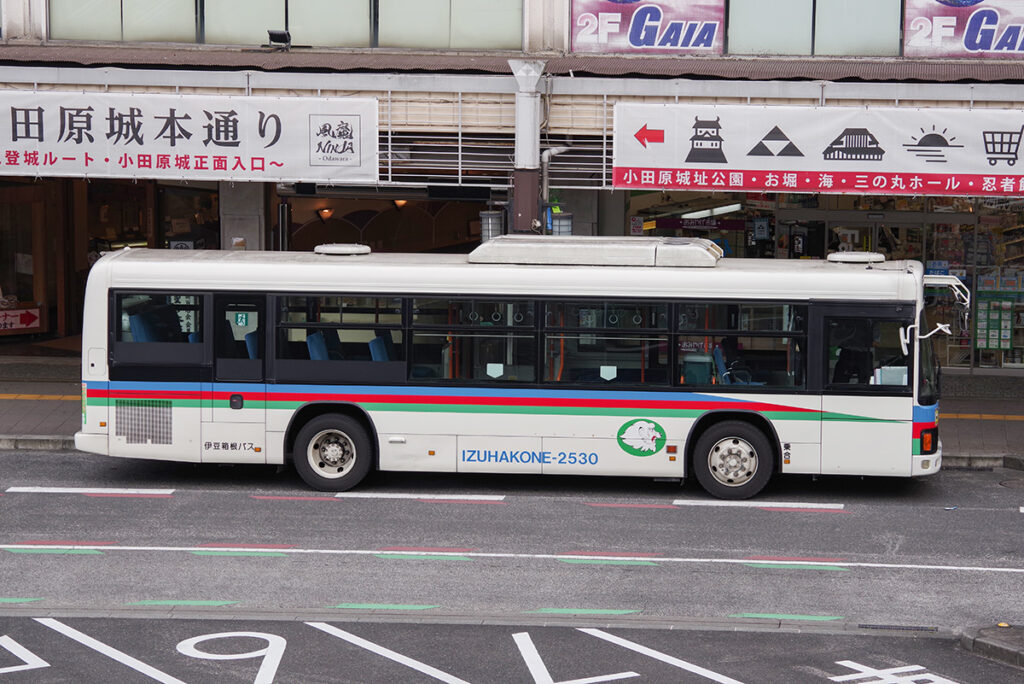 いすゞエルガの長さ10.28m、ホイールベース4.8mのモデル