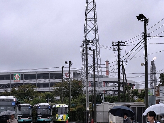 川崎市らしい工場群をバックに!