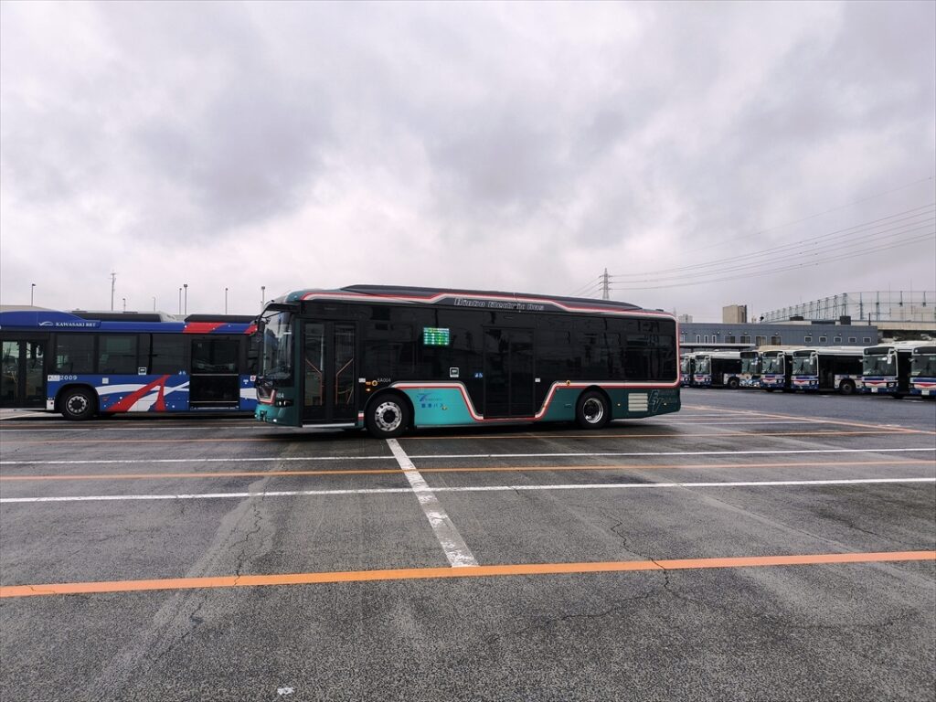 本ツアー用ではない車両も出てきて3台どころではない撮影会に!