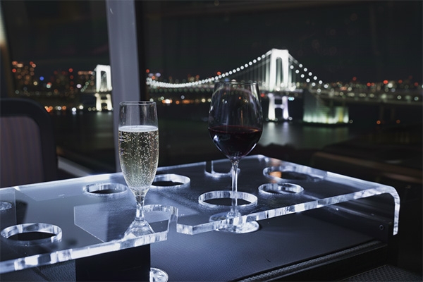 夜景も料理もフォトジェニック？