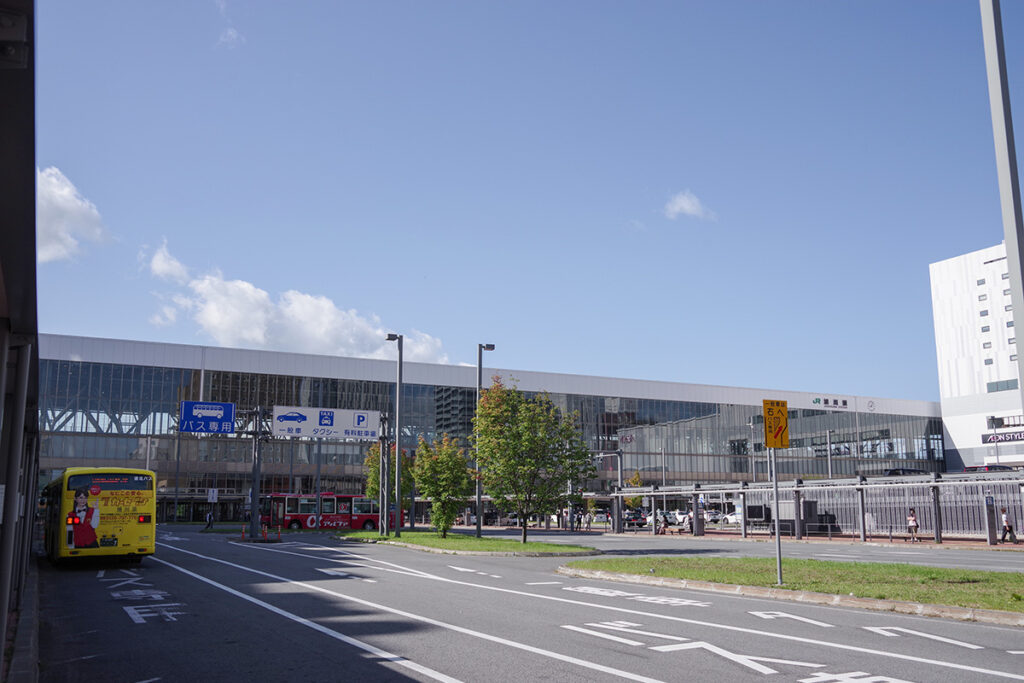 旭川は札幌から140kmほど離れた場所にある