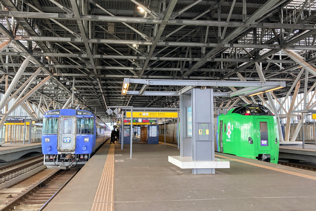 札幌〜旭川間の主要交通機関の一つがJRの特急列車