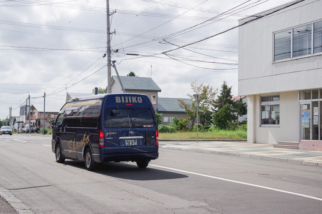 しばし待って、浦臼→月形を結ぶビジコーの札沼線代替バス「かばとーる号」に乗車