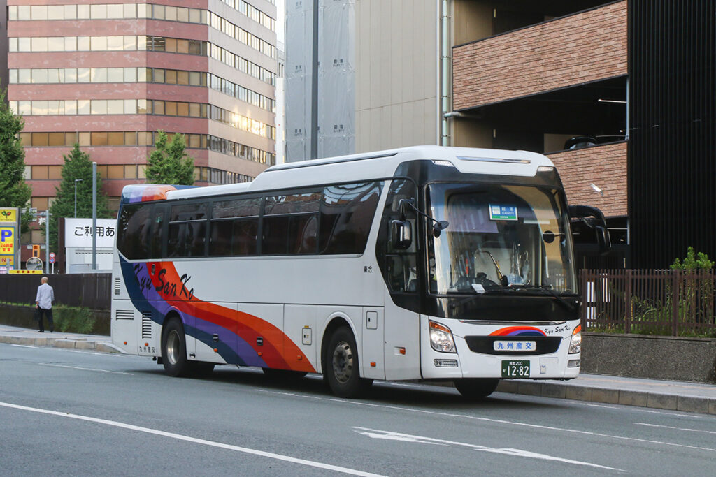 産交バスの高速路線用には現代ユニバースも導入されている