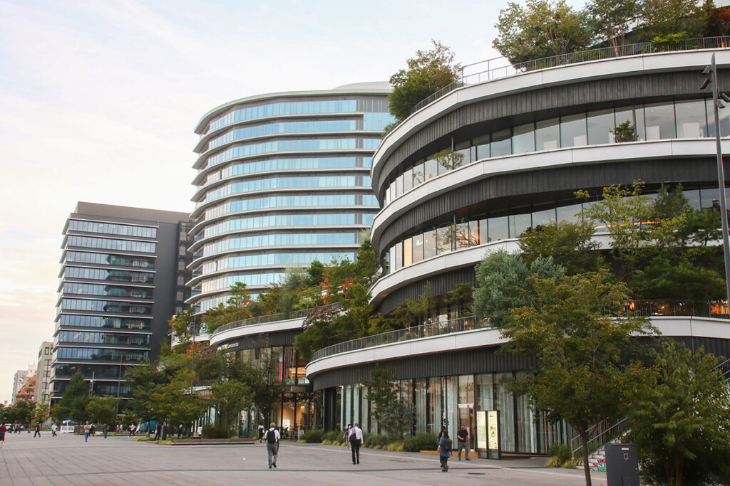 とてもここにバスターミナルがあるとは思えない複合商業施設「SAKURA MACHI Kumamoto」