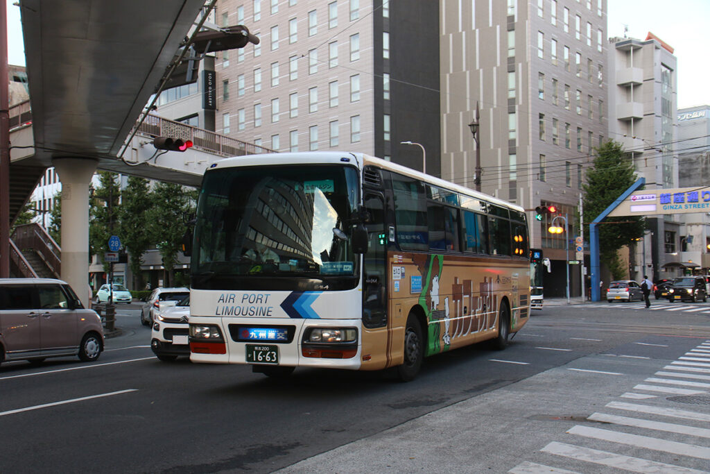 空港リムジンで活躍する産交バスのいすゞガーラ。長崎自動車からの移籍車