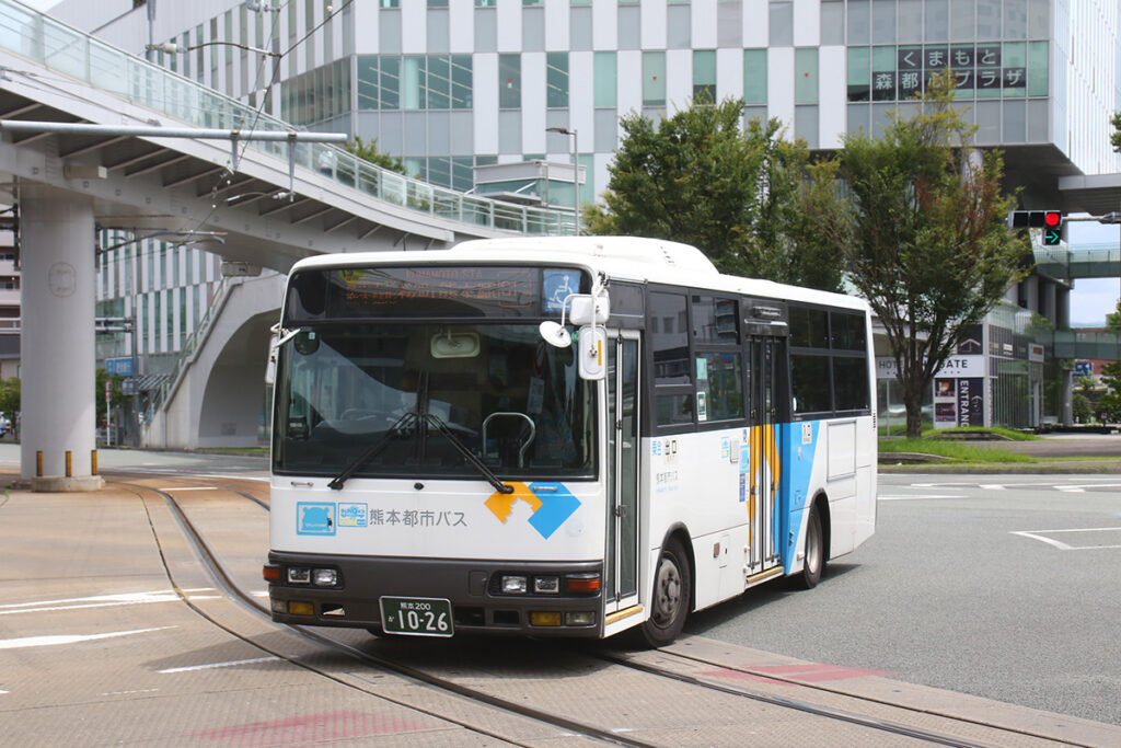 元横浜市営のワンステップ中型ロングのエアロミディMK