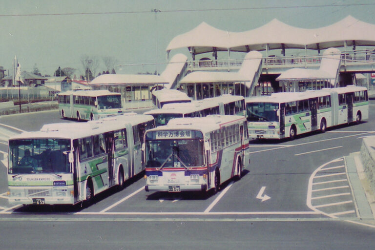 快適装備も超充実していた!!　科学万博「つくば85」を走った連節バスの乗務員向けトリセツを大公開!!