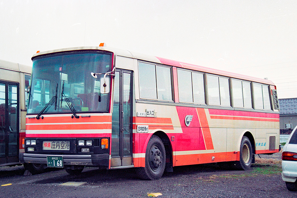 いすゞ P-LV214M　富士重工5B型車体を架装したエアサス・トップドア路線車で、空港連絡バスや長距離観光路線を主体に使用された。塗装は貸切バスと共通のものである