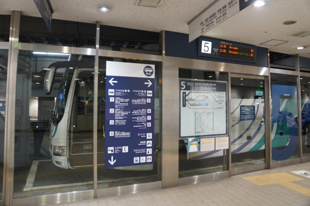 改札中の名鉄バス便