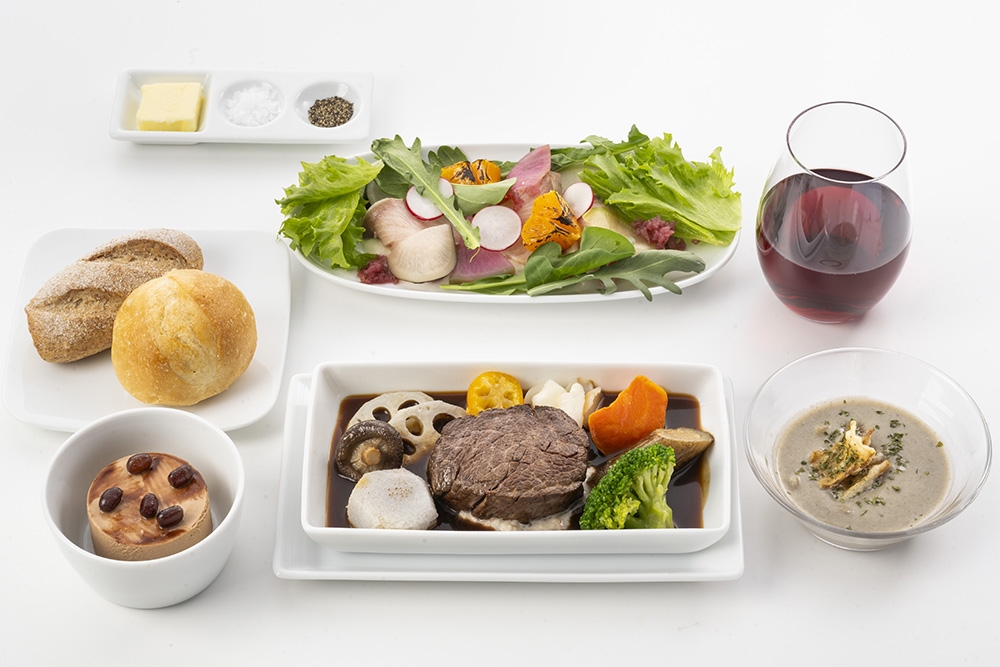 ビジネスクラスの機内食たべます！（写真はイメージ）