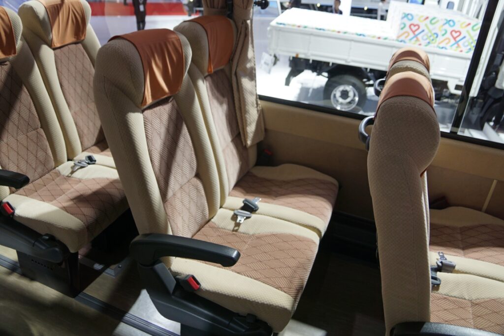 座席はスタンダードなものだった