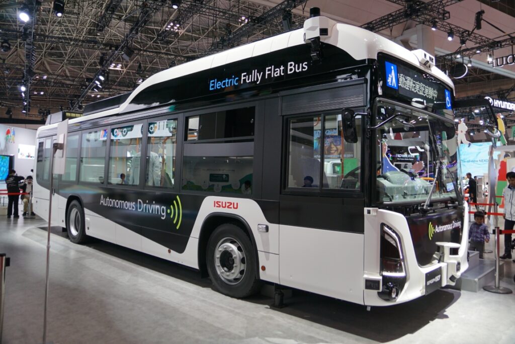 後付けしたセンサー類ではないので多少はスタイリッシュに?