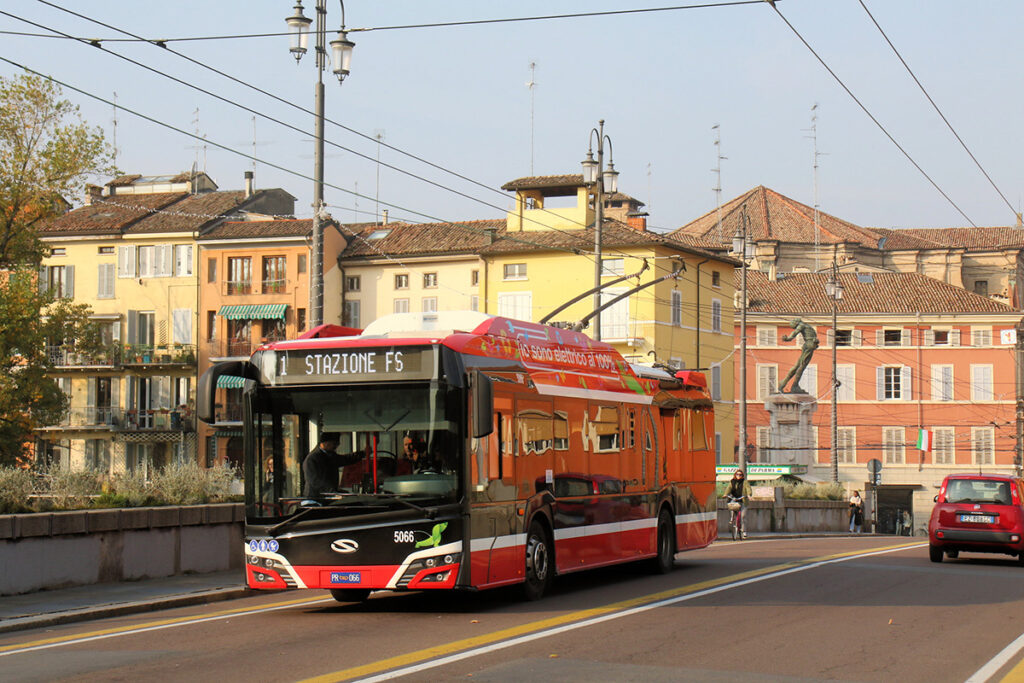 今や欧州各国で見られるソラリス・トロリーノはシャープで格好良い