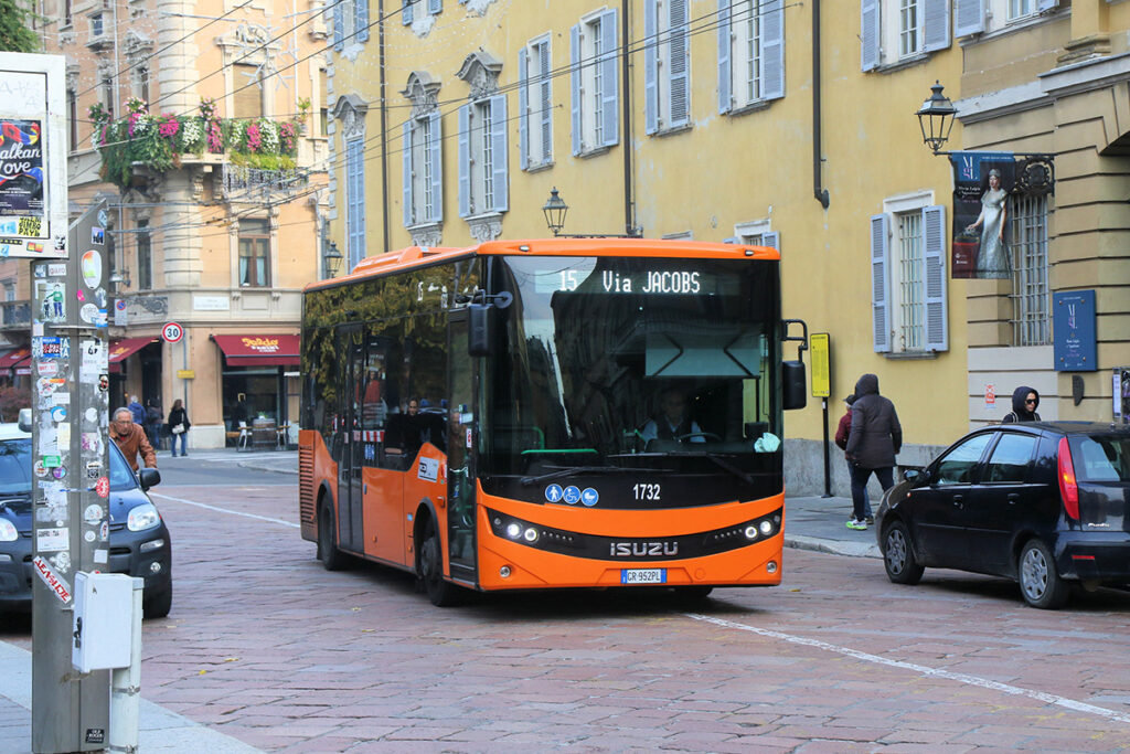 アナドールいすゞのミニバス、Novo Citi Lifeが狭い市街地で活躍