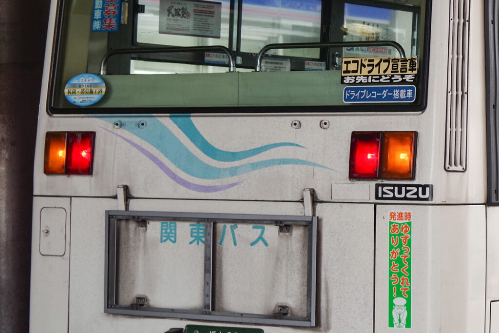 1990年代製造の大型路線車に取り付けられた汎用角型テール