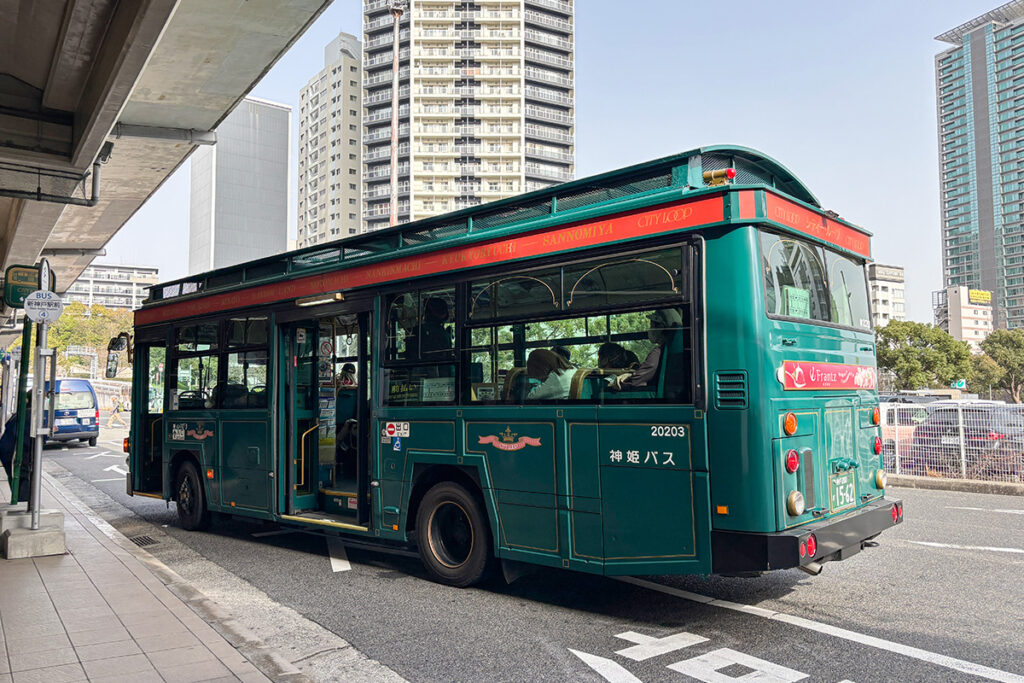 レトロデザインが盛り込まれた神戸エリアの観光周遊バス「シティループ」