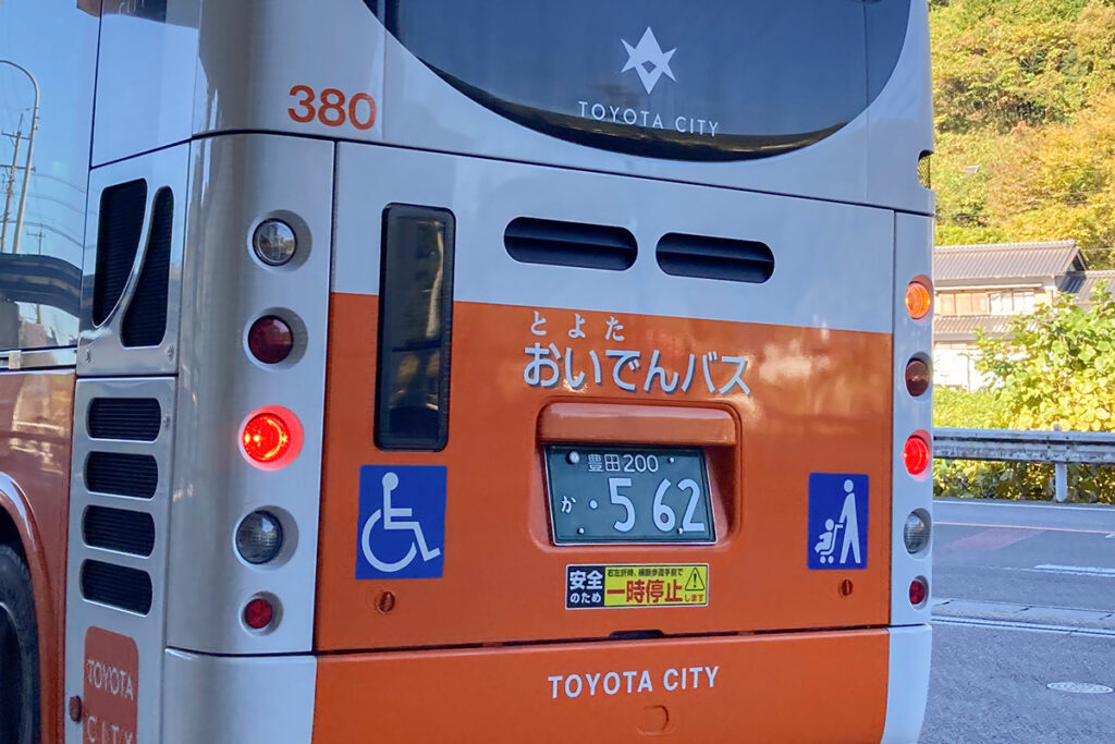 丸型ランプが並ぶ日野ポンチョ