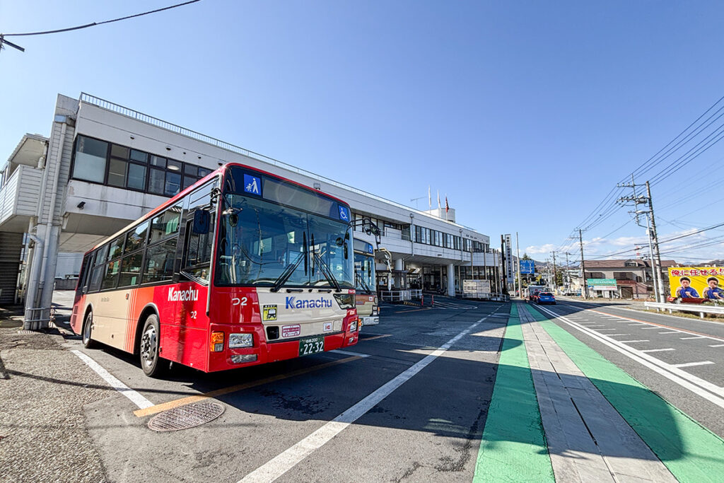 神奈中バス津久井営業所に併設されている三ヶ木バスターミナル