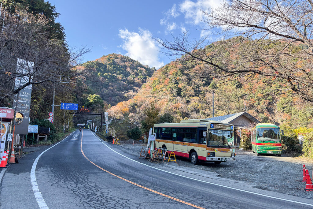 月夜野は真の終着にあらず? さらに先へ富士急グループのバス路線が続いている