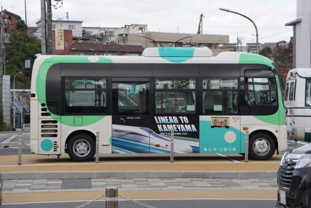 品川―名古屋すら目途はたっていないが地元ではすでに大阪延伸を見据えているラッピング車