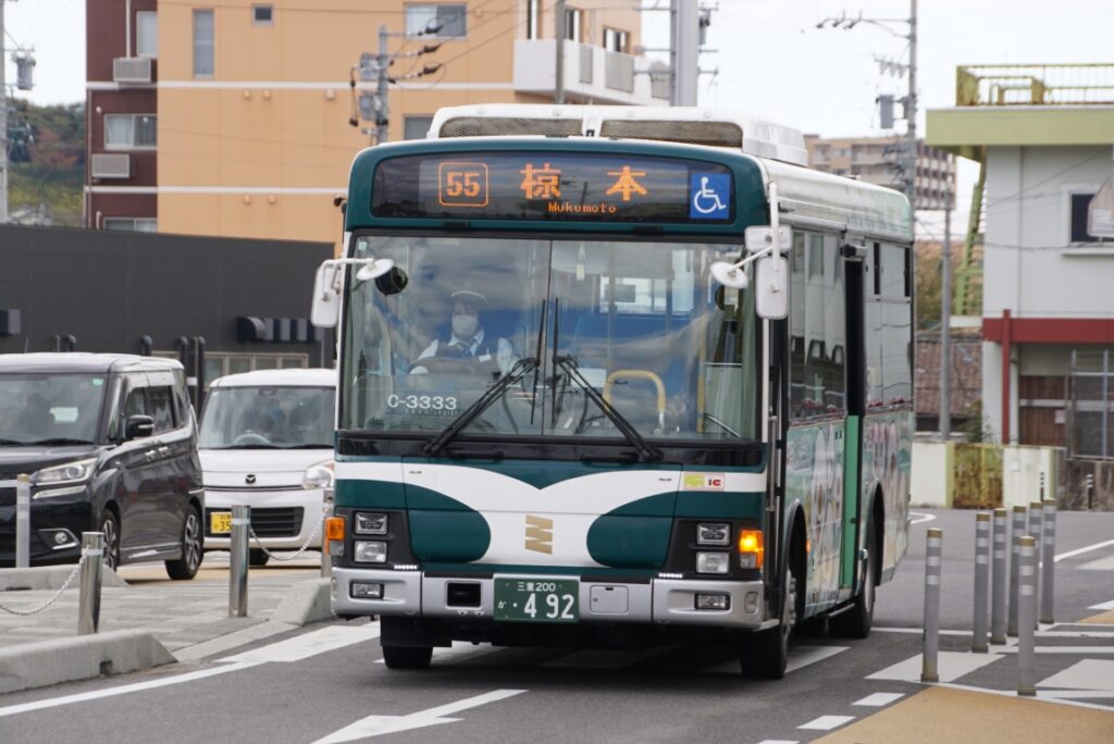 三重交通の路線バスもある