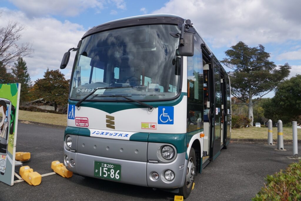 イベント会場での三重交通の展示車
