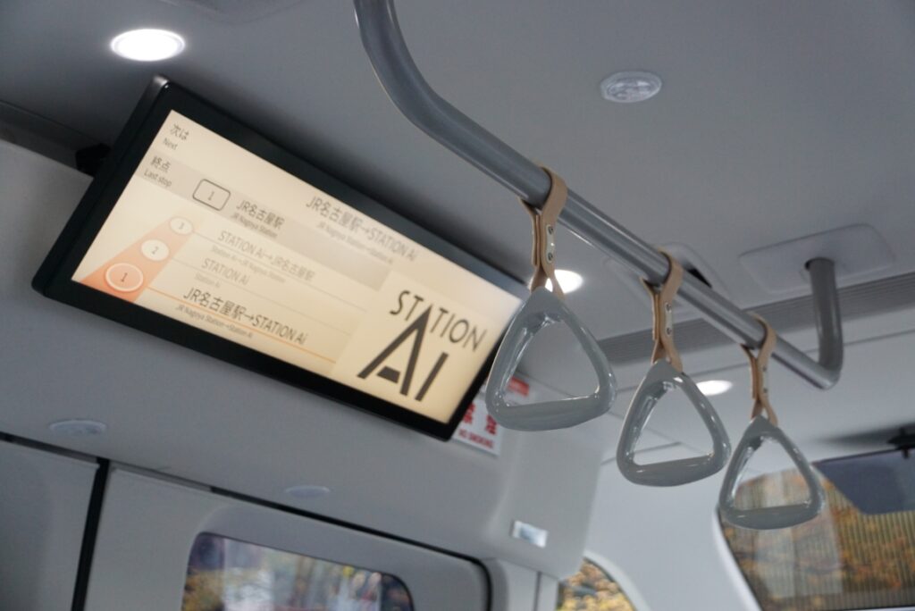 車内の案内LEDが横長になるのはスペースの関係上仕方がない?