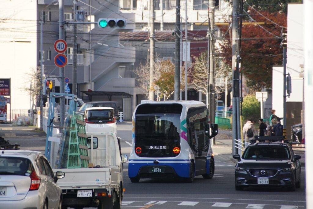 狭い道でも乗用車が通れれば走ることが出来そう