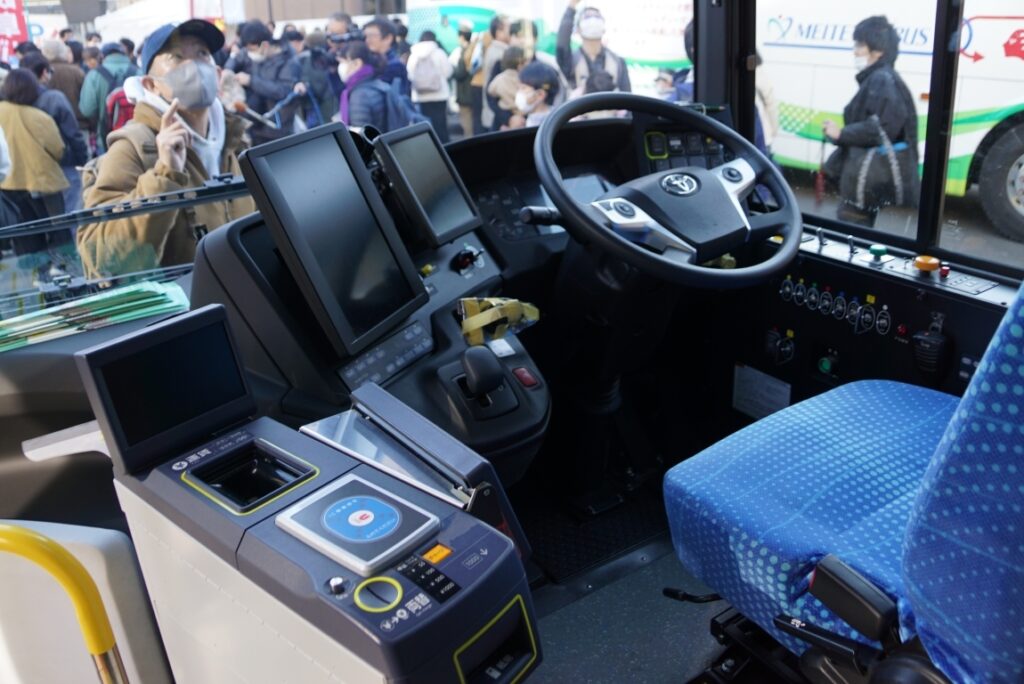 大型バスにトヨタのエンブレムは珍しい