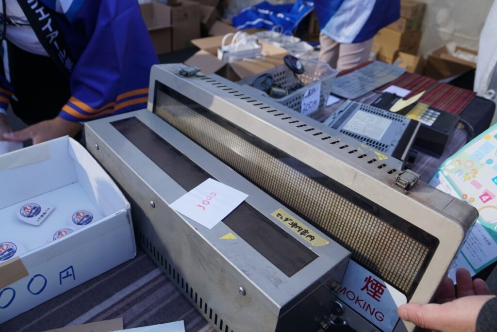 廃車発生品の販売は当然の人気ブースに!