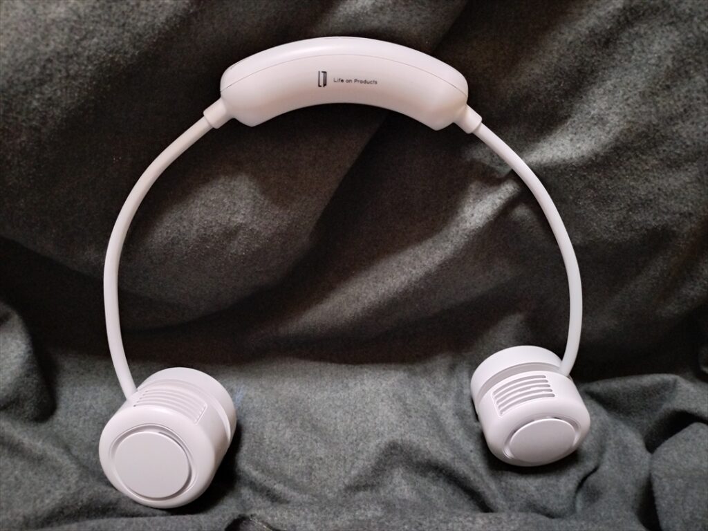 伸ばせばファン部分とペルチェ素子ブレード部が現れる