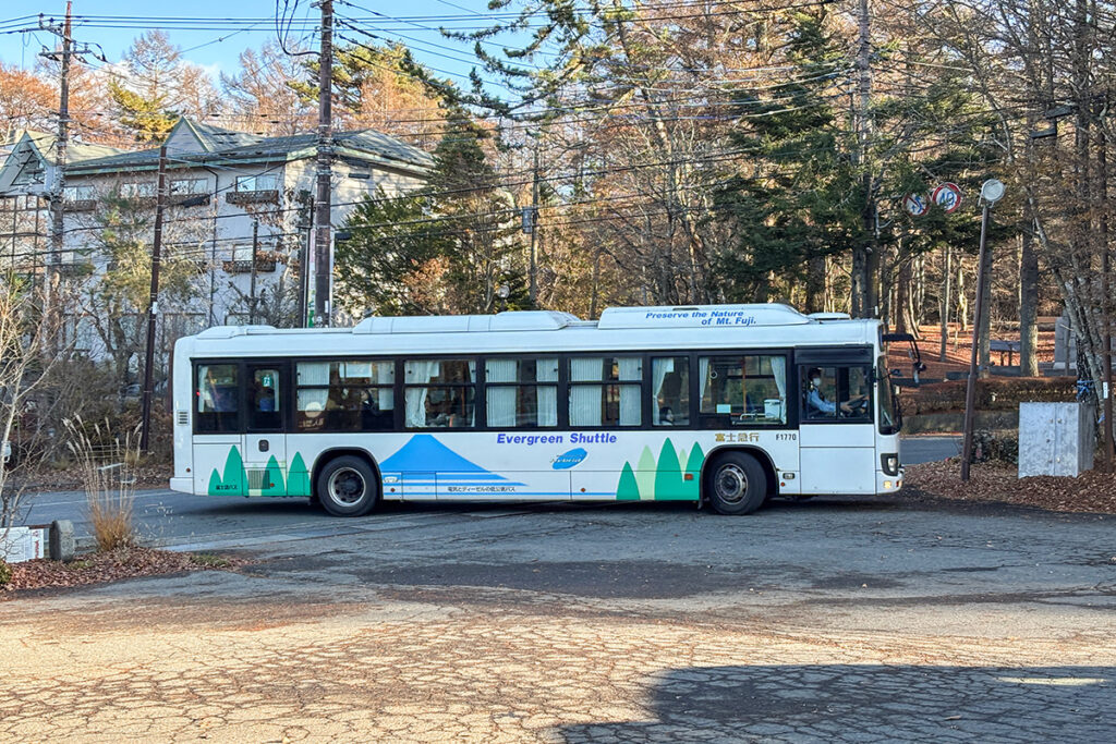 「ふじっ湖号」が旭日丘バスターミナルに姿を見せた