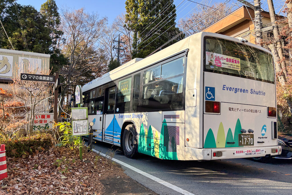 本数はやや少なめなので、乗る便を狙っておくのが吉