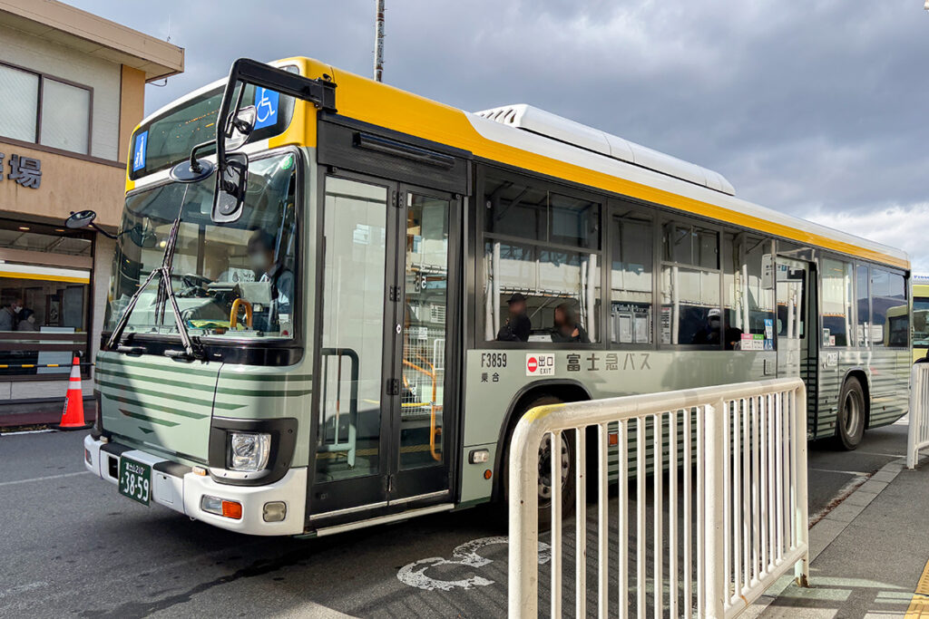 「ふじっ湖号」を使えば、そのまま富士急線の駅まで行ける