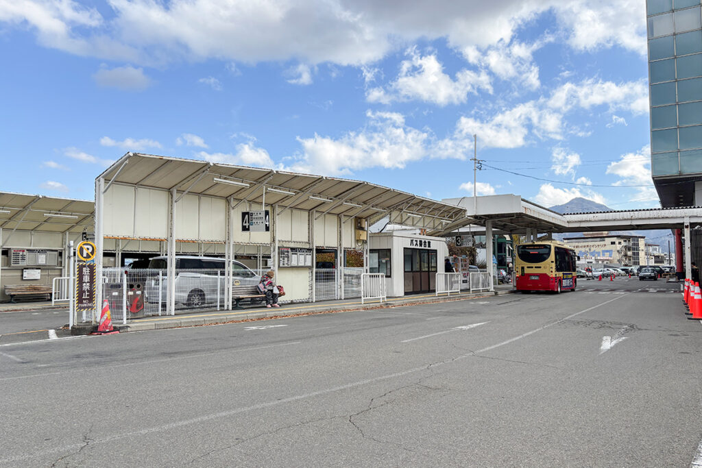 富士山駅のすぐ隣にバスターミナルがある