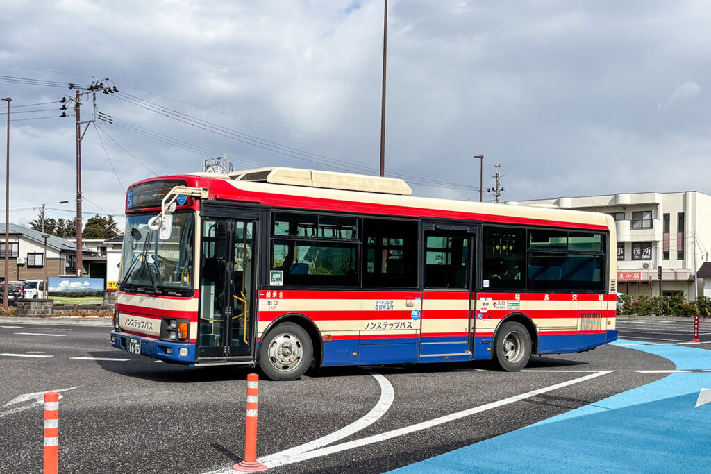 高原口に福島交通の白河駅前行きが入ってきた