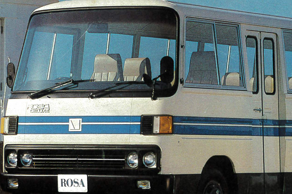 高い汎用性で人気の三菱自動車初代ローザ!!　試行錯誤の中で進化してきた姿を当時のカタログで見る