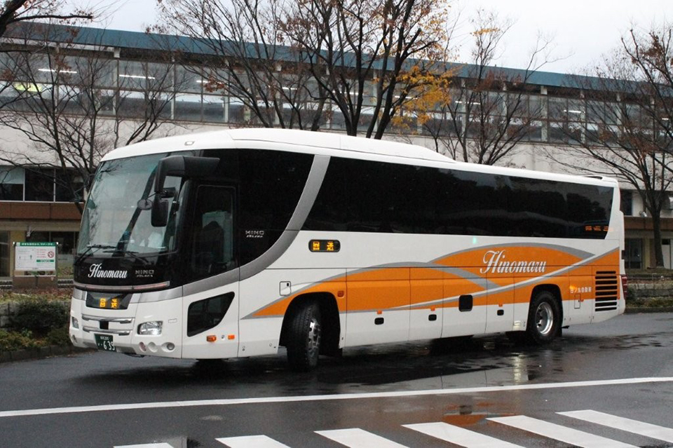 大山号日ノ丸自動車。メーカーは伝統的（?）に日野車だ