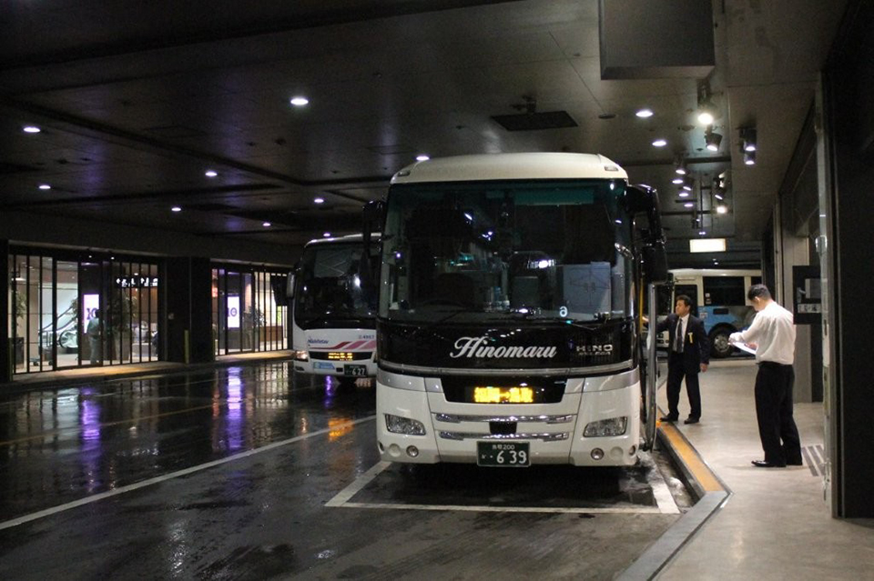 予約客がそろえば、次なる乗車地、博多へ、北九州、そして鳥取へと出発