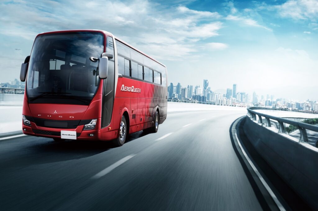 三菱ふそうのエアロクイーンとエアロエースが新型モデルを発表！　観光バス1台っておいくら万円？
