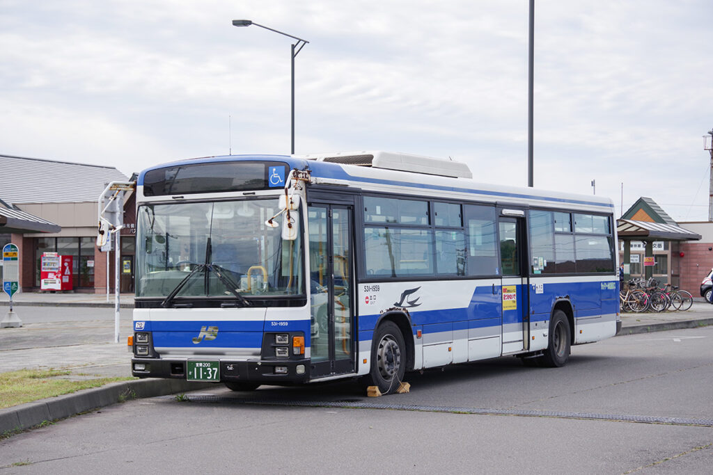 青＋白がJRバスのアイデンティティを物語る