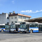 青と白が爽やかに映えるJRの路線バス!!　あの色合いって一体いつ頃からありましたっけ?