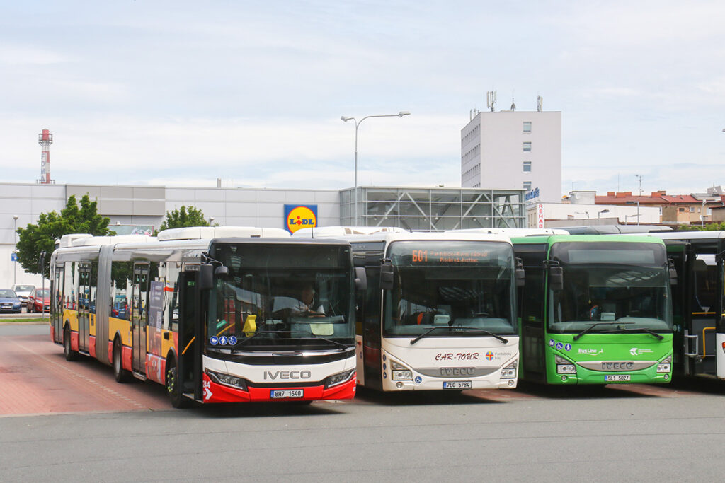 各交通局によって導入車種の好みは異なるがフラデツ・クラーロヴェーはイヴェコ社製が多い印象だ