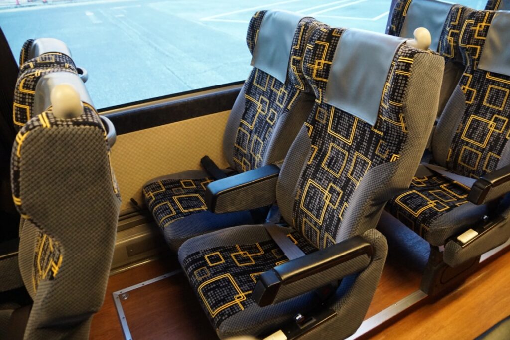 4列ワイドシートは補助席がない分のスペースを座席幅に割り振った結果の快適性