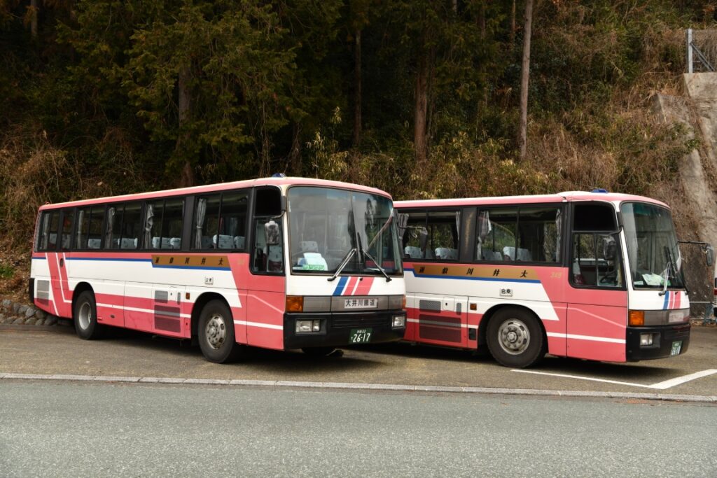 千頭駅待機場で349号車と並ぶ姿だが349号車は一足早く引退している