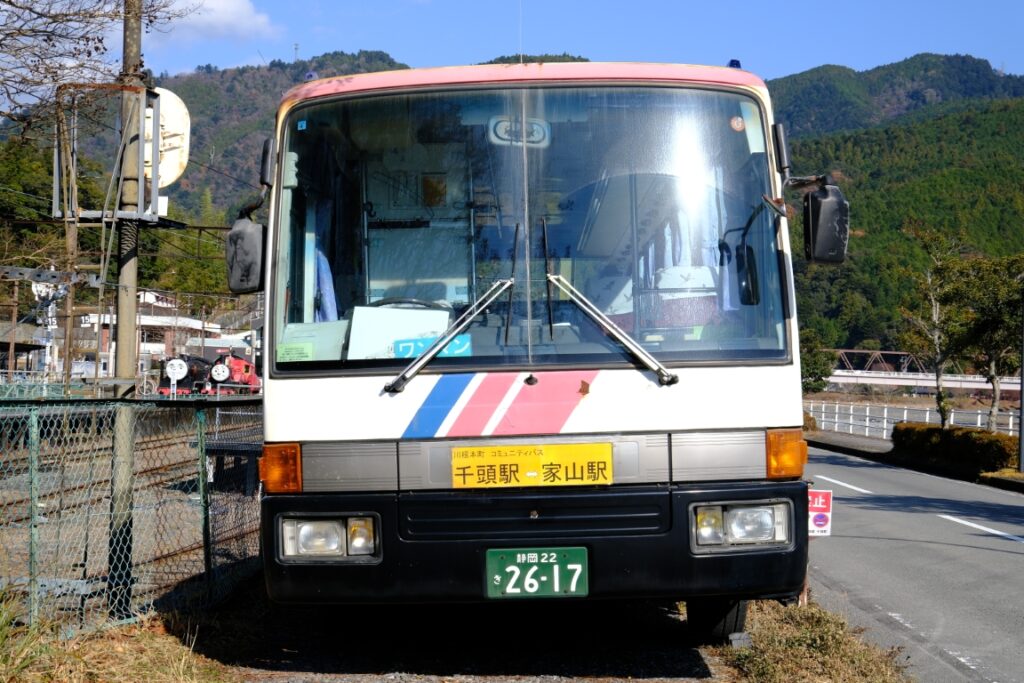 川根本町コミュニティバスでは風雪に耐えて痛みが目立つがお色直しは行わず勇退を迎える予定だ