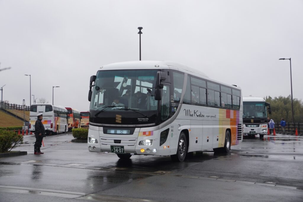 三重交通の日野セレガ