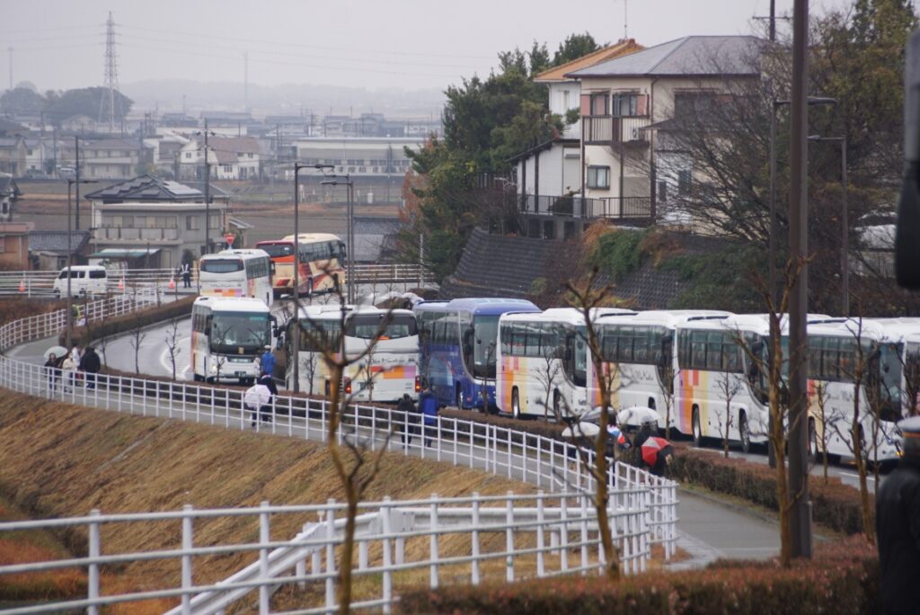 乗り場へのバスの待機渋滞がすごいがそれだけ待機時間が短くて済む?