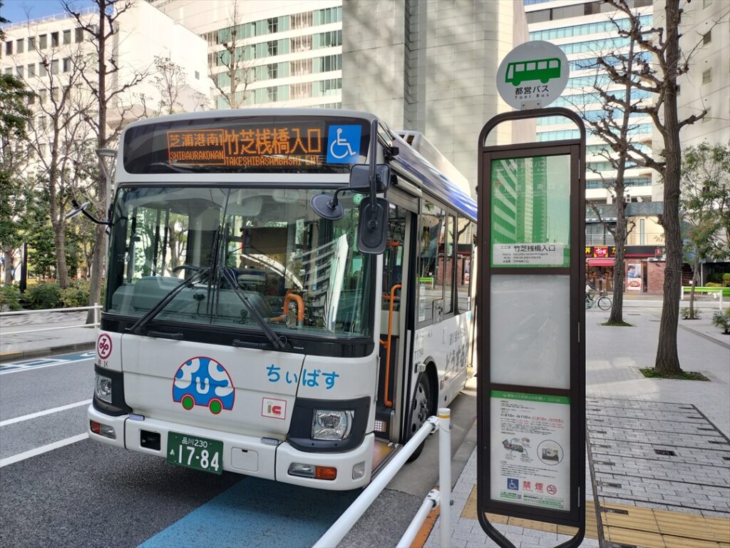 起終点の竹芝桟橋入口バス停で読者様に出会う！